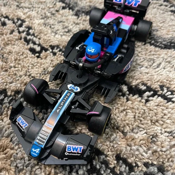 LEGO Speed Champions Alpine F1 Car - Picture 4 of 10